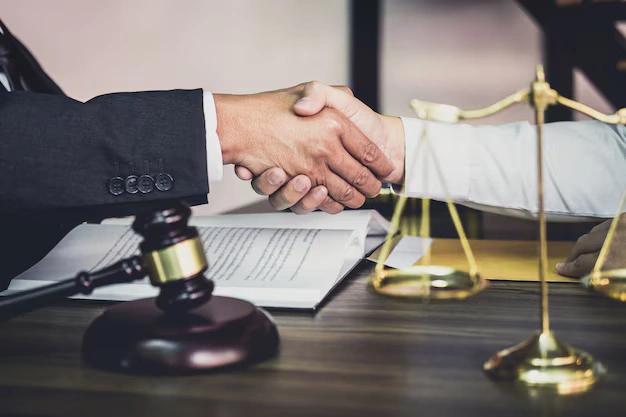 انیس ابراهیمی وکیل دادگستری در شیراز معالی آباد